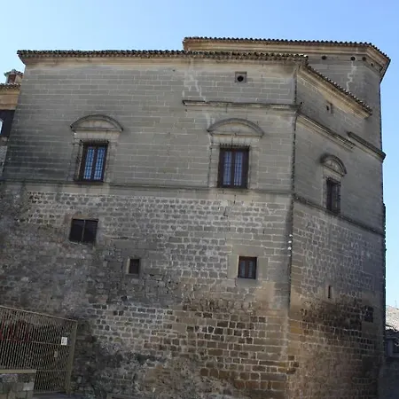 Barbacana, Dieciocho Apartment *