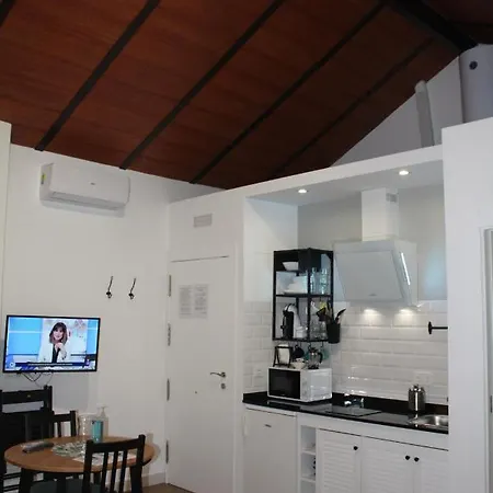 Barbacana, Dieciocho Apartamento *
