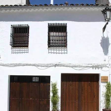 Barbacana, Dieciocho Apartment *